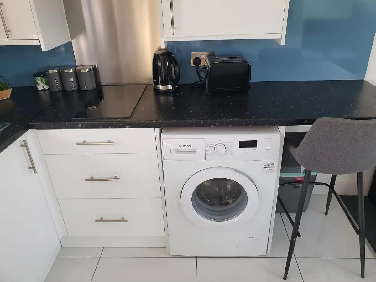 Guest house New Self Contained Flat,In Hayes, Free Parking Hotel Northolt
