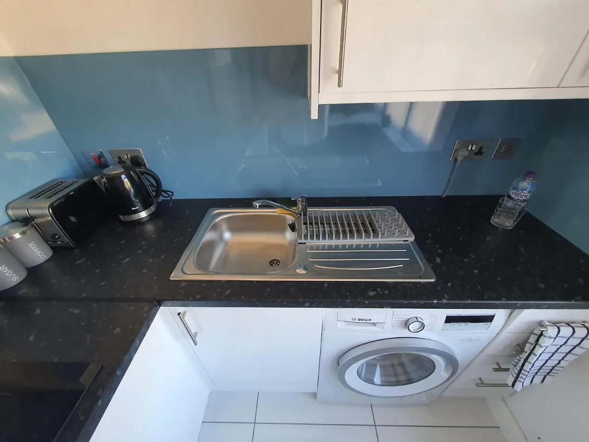 Guest house New Self Contained Flat,In Hayes, Free Parking Hotel Northolt  United Kingdom