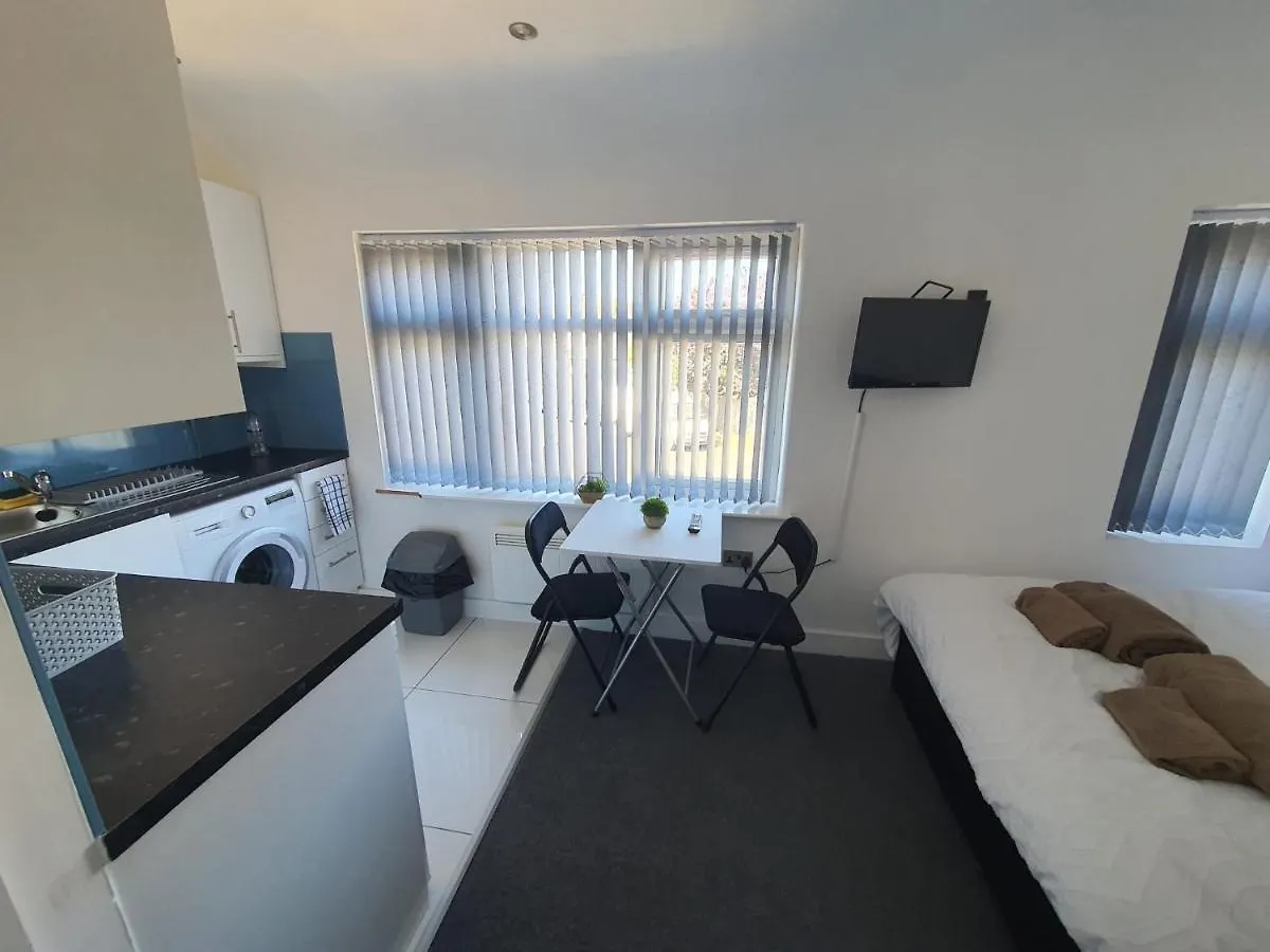 New Self Contained Flat,In Hayes, Free Parking Hotel Northolt  Guest house